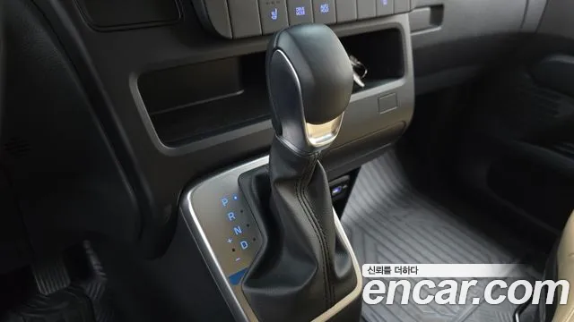 Hyundai Staria 2023 thumb 9