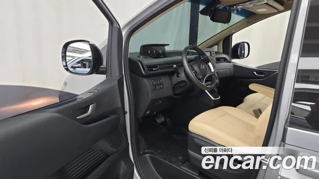 Hyundai Staria 2023 thumb 10