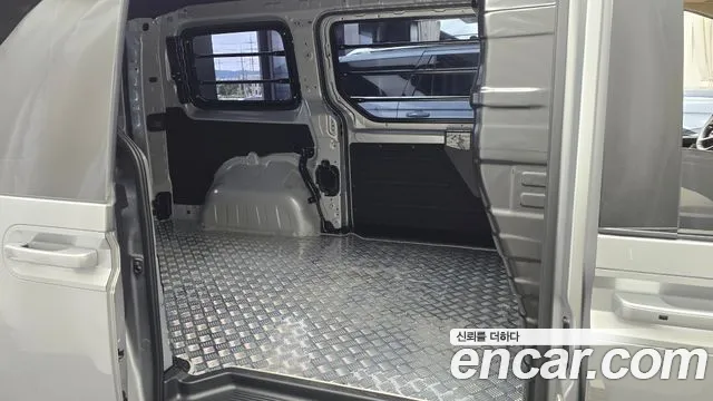 Hyundai Staria 2023 thumb 11