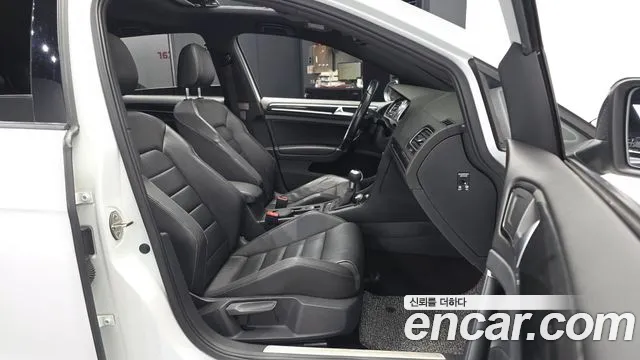Volkswagen Golf Sportsvan 2015 thumb 10
