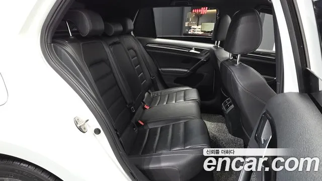 Volkswagen Golf Sportsvan 2015 thumb 11