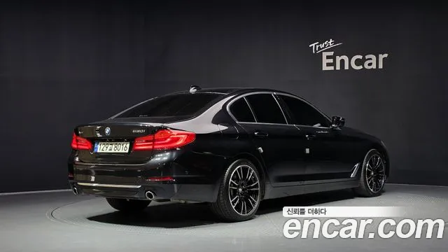 BMW 5-Series 2019 thumb 2