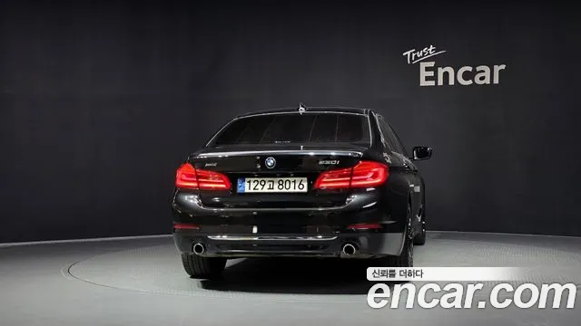 BMW 5-Series 2019 thumb 4