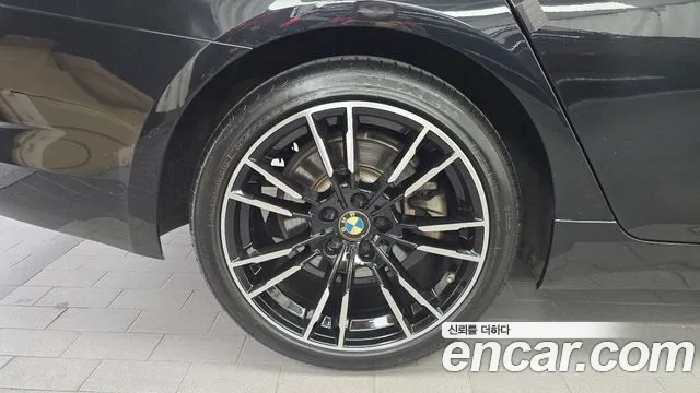 BMW 5-Series 2019 thumb 5