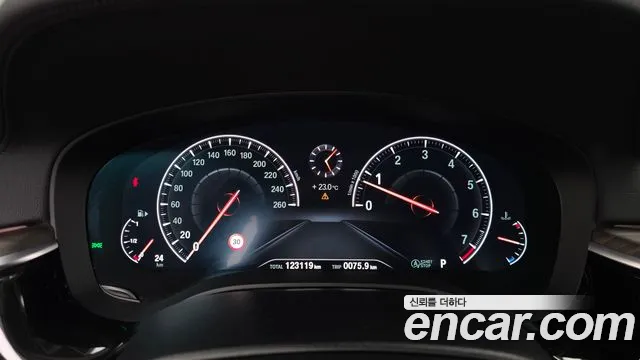 BMW 5-Series 2019 thumb 8