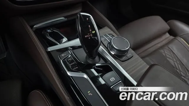 BMW 5-Series 2019 thumb 9