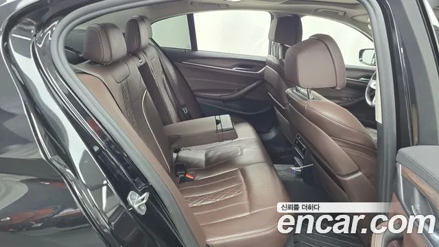 BMW 5-Series 2019 thumb 11