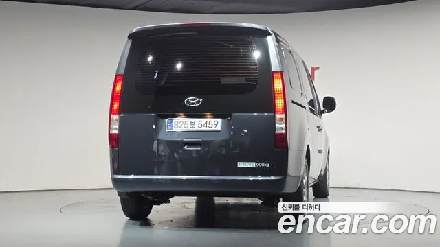 Hyundai Staria 2023 thumb 4