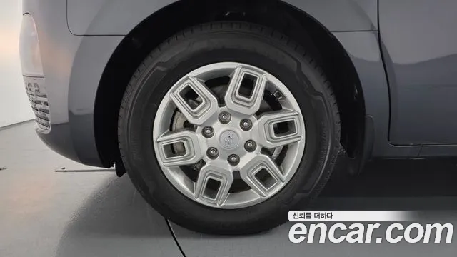 Hyundai Staria 2023 thumb 5
