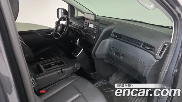 Hyundai Staria 2023 thumb 7