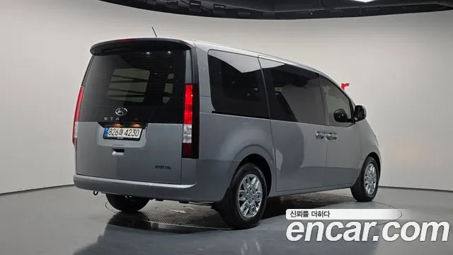Hyundai Staria 2022 thumb 2