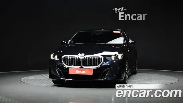 BMW 5-Series 2023 thumb 2