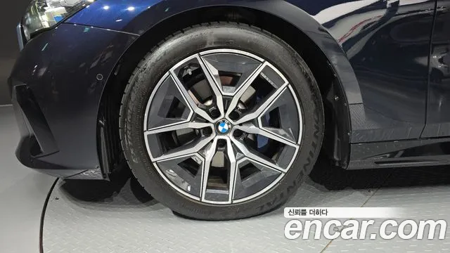 BMW 5-Series 2023 thumb 4
