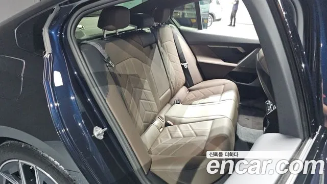 BMW 5-Series 2023 thumb 10