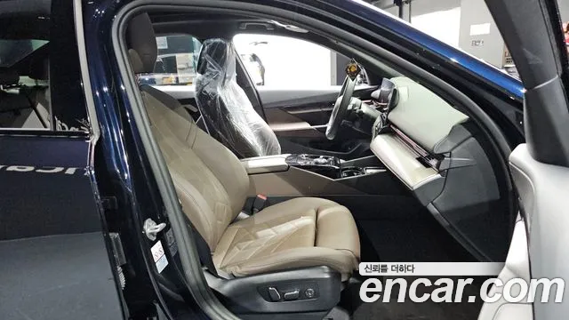 BMW 5-Series 2023 thumb 11