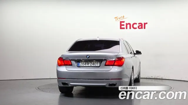 BMW 7-Series 2015 thumb 4
