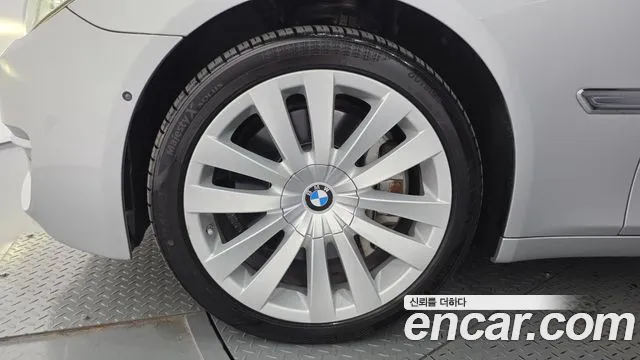 BMW 7-Series 2015 thumb 5