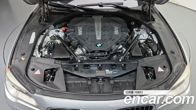 BMW 7-Series 2015 thumb 6