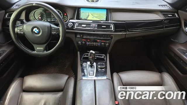 BMW 7-Series 2015 thumb 7