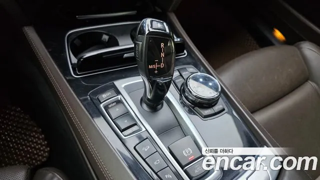 BMW 7-Series 2015 thumb 9