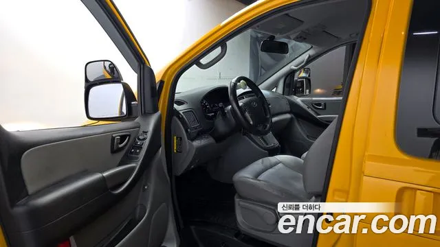 Hyundai Starex 2018 thumb 10