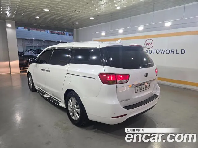 Kia Carnival 2016 thumb 2