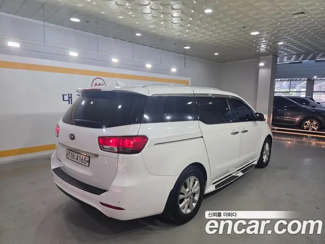 Kia Carnival 2016 thumb 3