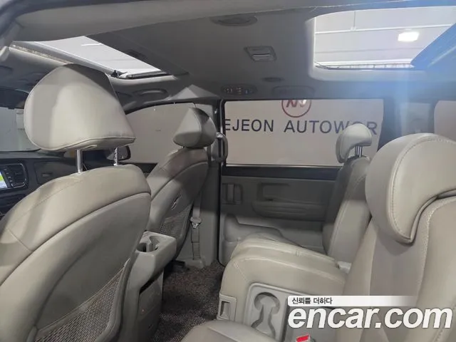 Kia Carnival 2016 thumb 6
