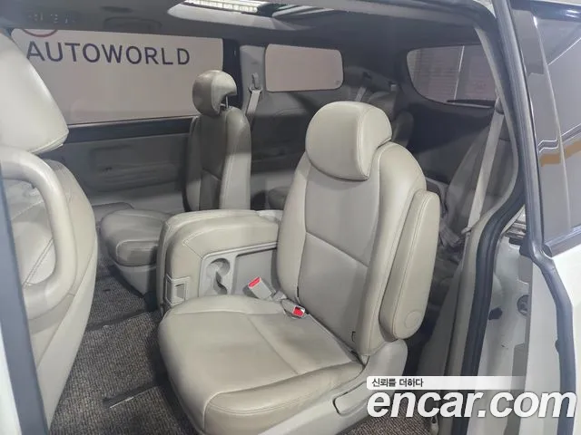 Kia Carnival 2016 thumb 7
