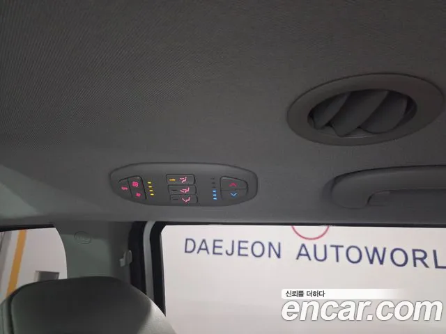 Kia Carnival 2016 thumb 8