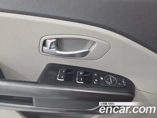 Kia Carnival 2016 thumb 9