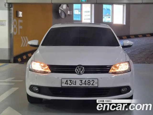 Volkswagen Jetta 2011 thumb 2