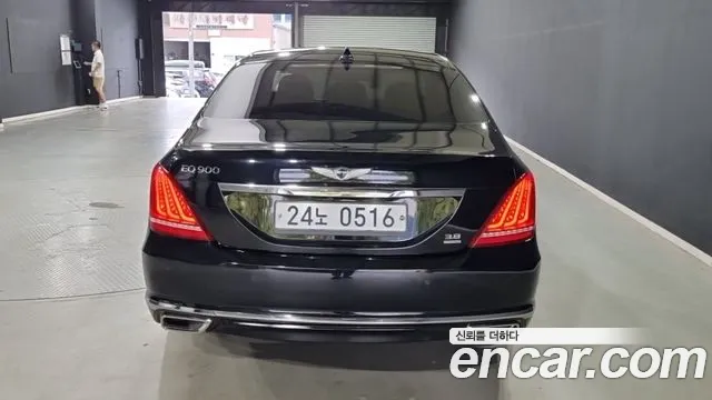 Genesis G90 2016 thumb 2
