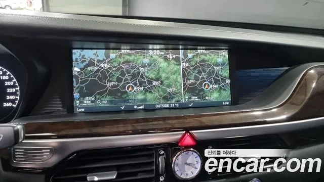 Genesis G90 2016 thumb 10