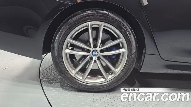BMW 5-Series 2017 thumb 5