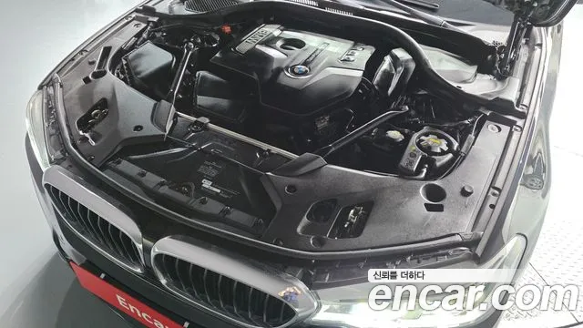 BMW 5-Series 2017 thumb 6