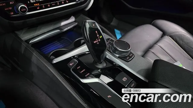 BMW 5-Series 2017 thumb 9