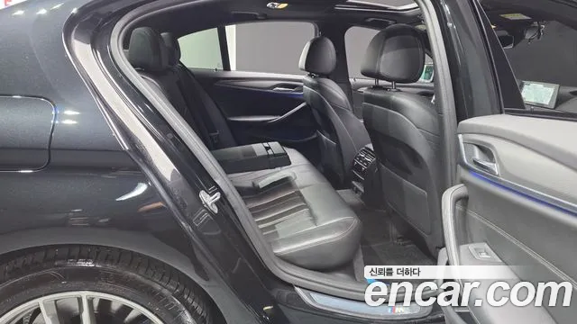BMW 5-Series 2017 thumb 11