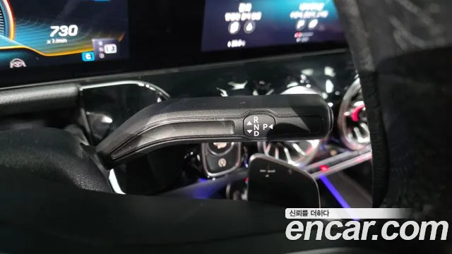 Mercedes-Benz GLA 2021 thumb 9