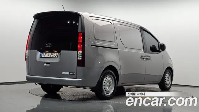 Hyundai Staria 2023 thumb 2