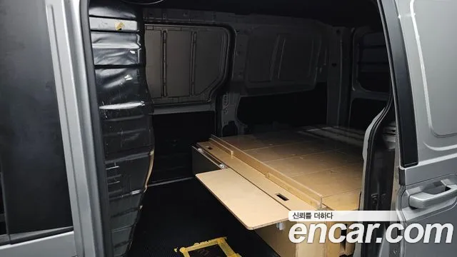 Hyundai Staria 2023 thumb 11