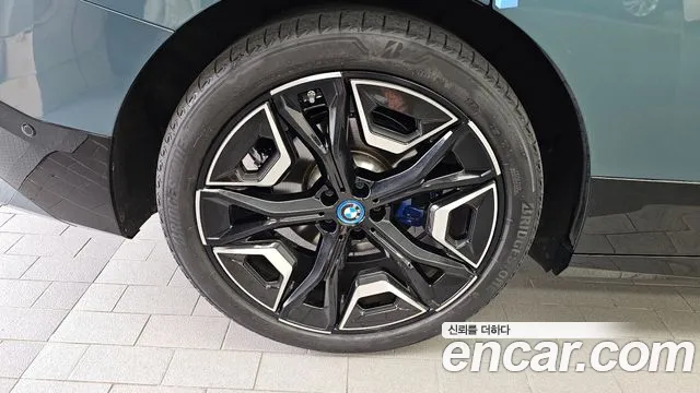 BMW iX 2023 thumb 5