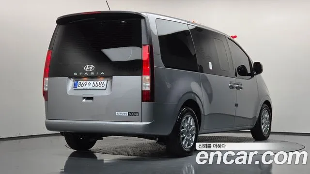Hyundai Staria 2025 thumb 2