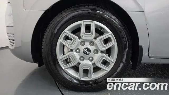 Hyundai Staria 2025 thumb 5