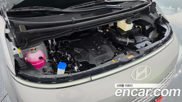 Hyundai Staria 2025 thumb 6