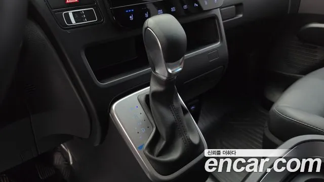 Hyundai Staria 2025 thumb 9