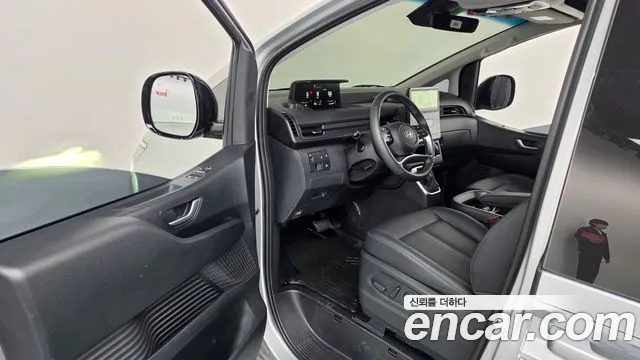 Hyundai Staria 2025 thumb 10