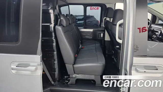 Hyundai Staria 2025 thumb 11