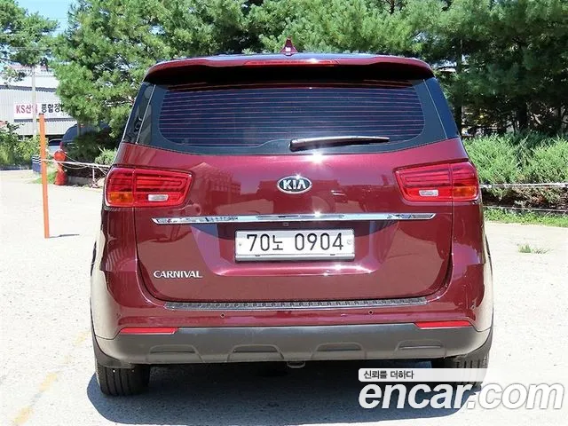 Kia Carnival 2018 thumb 4