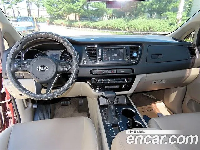 Kia Carnival 2018 thumb 8